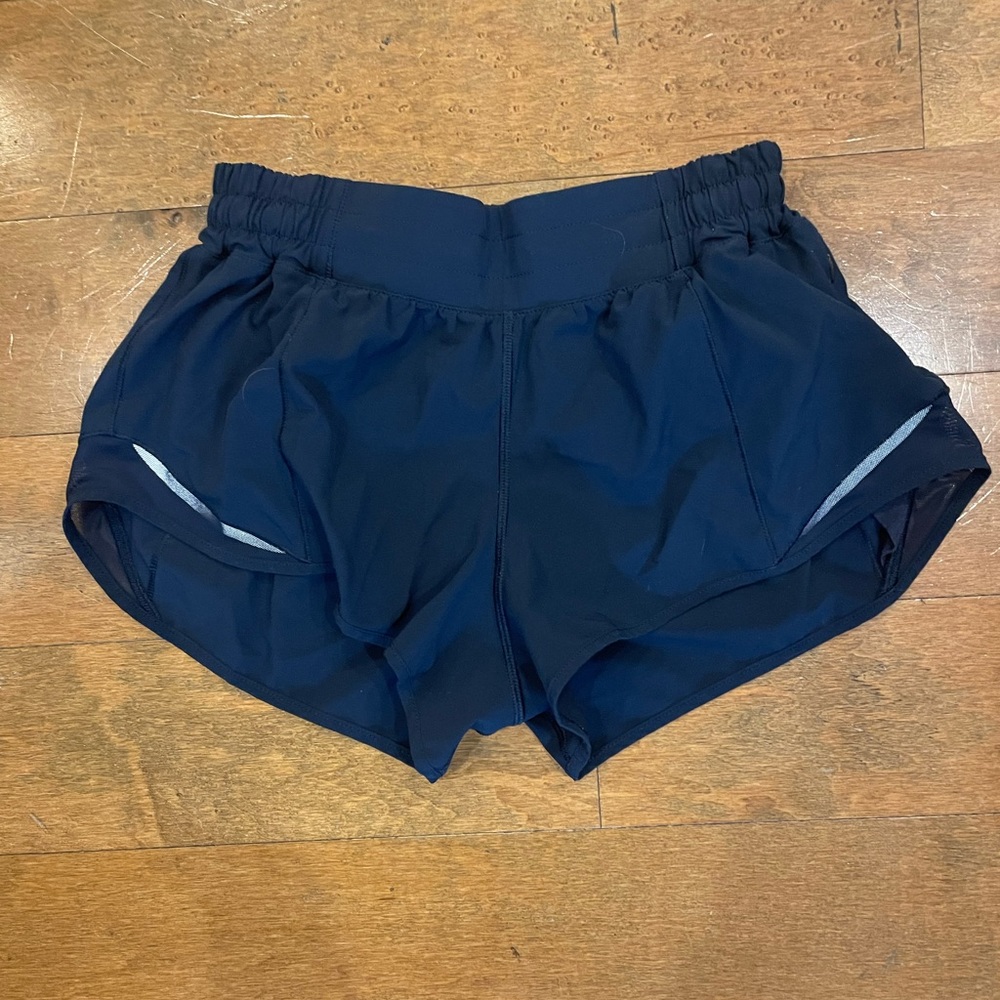 Lululemon Hotty Hot Shorts Low Rise 2.5 Size 6
